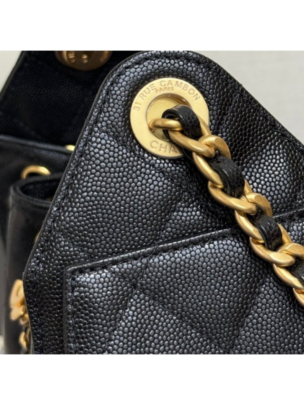 Chanel calfskin leather, black waxed leather, with chain shoulder strap, 26C Min - Picture 5 of 9